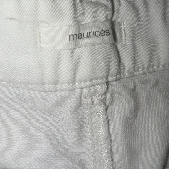 Maurices White Bermuda Shorts Tailored Fit - Picture 2 of 8